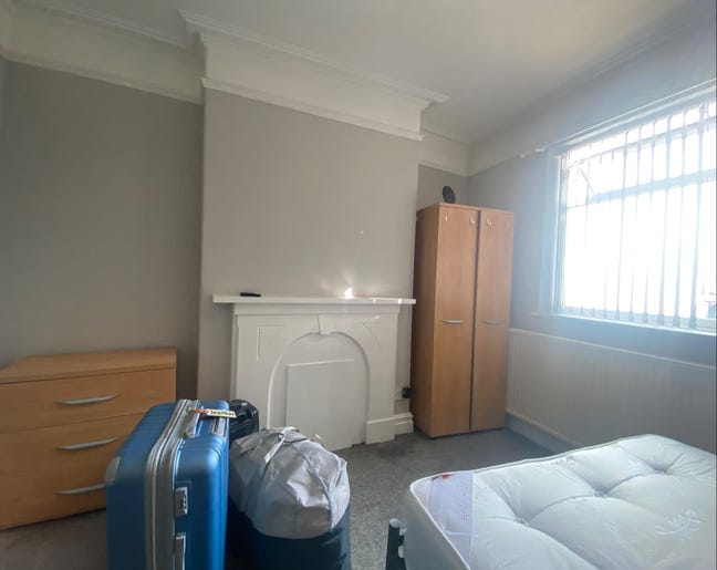 A large room in Chester Main Photo