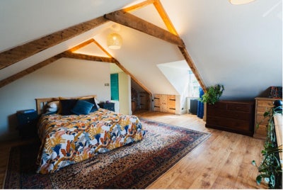 Self contained Attic master bedroom with En Suite Main Photo