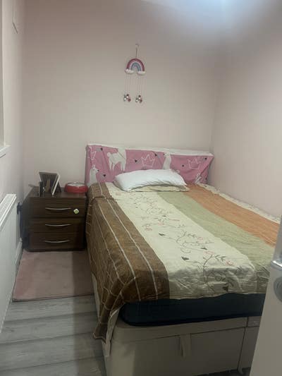 Single double bed Main Photo