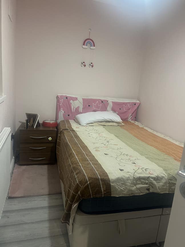Single double bed Main Photo