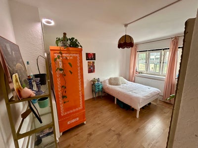 Sublet huge double room in gorgeous 3-bed flat  Main Photo