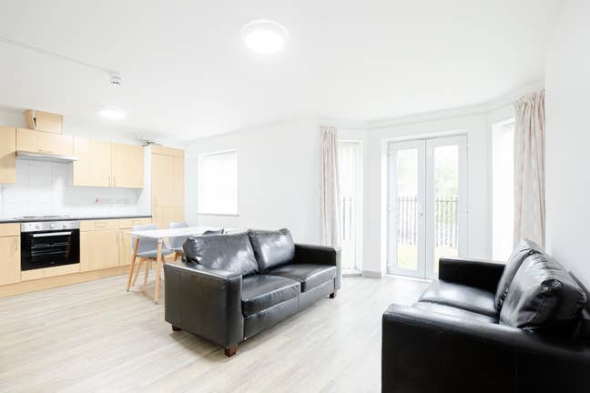  Furnished 2–7-bedroom flatshares bills included Main Photo
