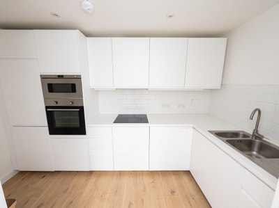 3 bedroom 2 bathroom end of terrace house in E17 Main Photo