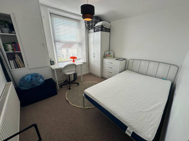 Room available in 3-bed city centre flat! Main Photo