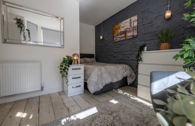 Designer 9 Bed House Fallowfield Main Photo