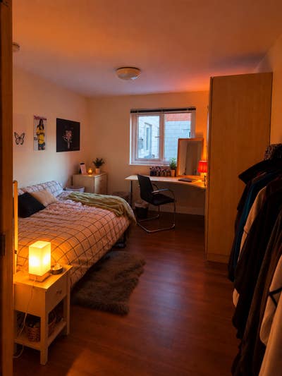  Student tenancy takeover – ensuite double room Main Photo