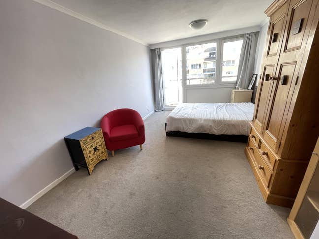 Large Double Room in a spacious flat in Brentford  Main Photo