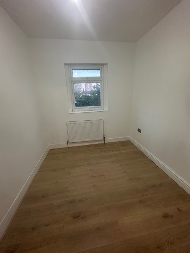 2 Bedroom First Floor Flat Main Photo