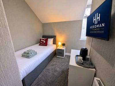 Walney - 1 Room Remaining- First Week RENT FREE.. Main Photo