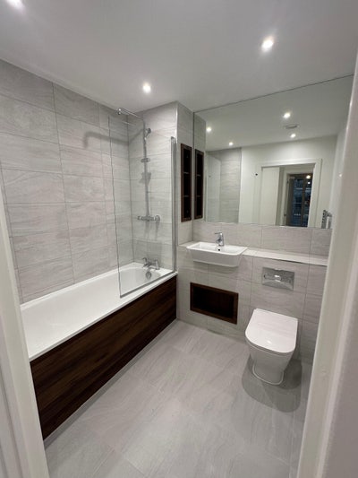 Double room en-suite in new built apartment  Main Photo