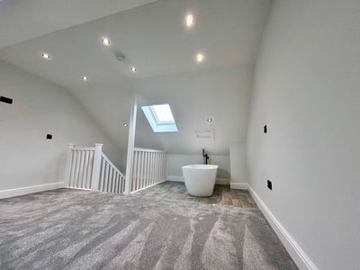 Modern 3-Bedroom Townhouse – Bills & Broadband Inc Main Photo