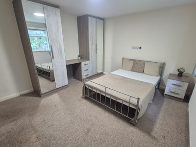 Large double in Central Uxbridge Main Photo
