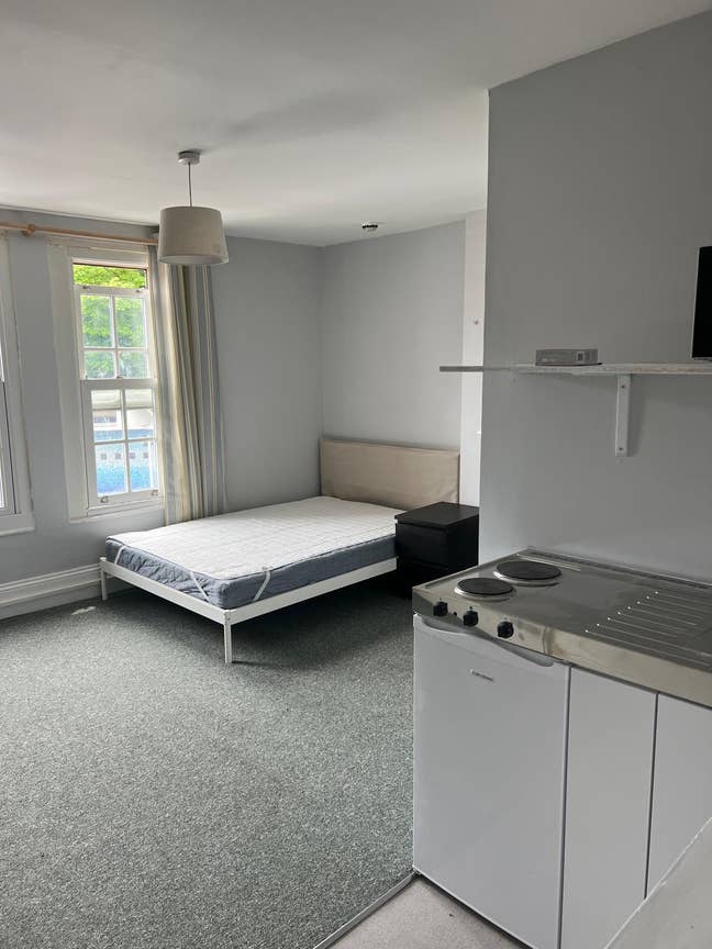 Single occupancy Room with Kitchenette Main Photo