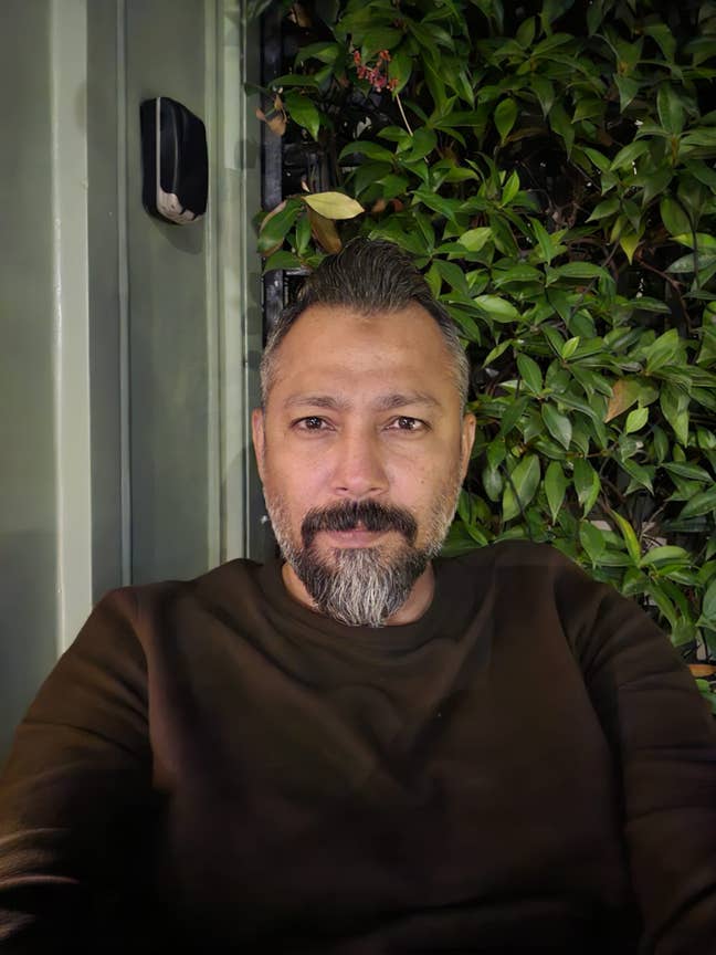 I am a professional male aged 45 looking for ... Main Photo