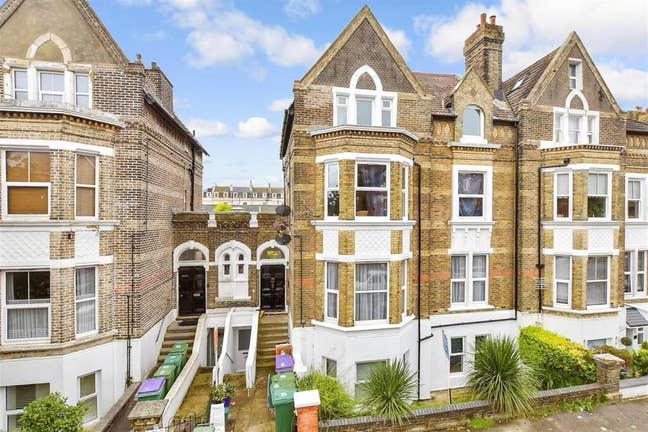 Folkestone West End 2 bed apartment Main Photo