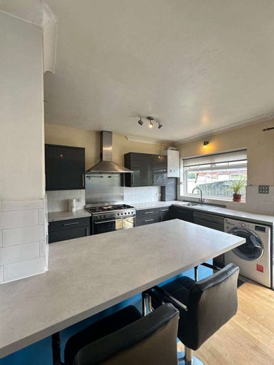 4-bed house available for rent in RM10 Main Photo