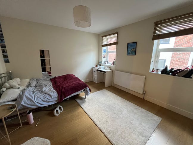 Furnished 2-Bed Flat, Aldgate East: &pound;2,400 pcm Main Photo