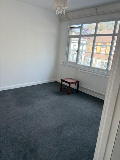 🏠 1 Bedroom Flat Available – Romford RM5 3AA Main Photo