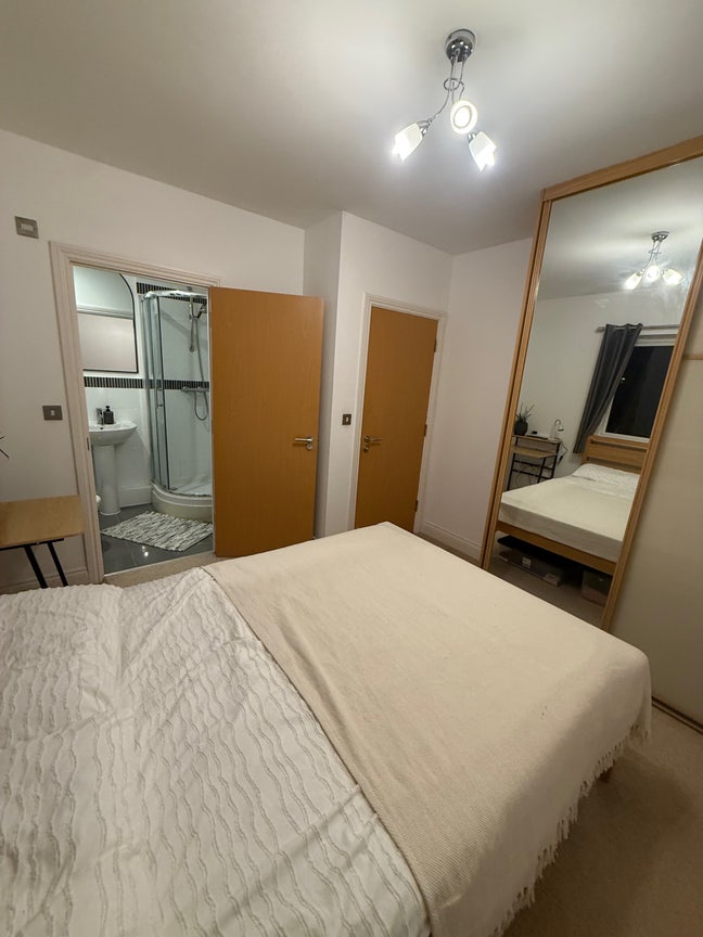 En suite Double Bedroom. Main Photo