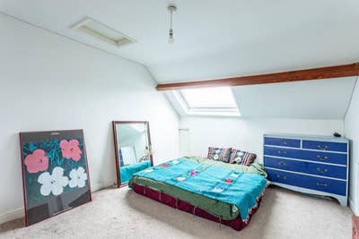 Double bedroom, separate floor, private bathroom. Main Photo