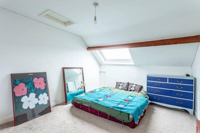 Double bedroom, separate floor, private bathroom. Main Photo