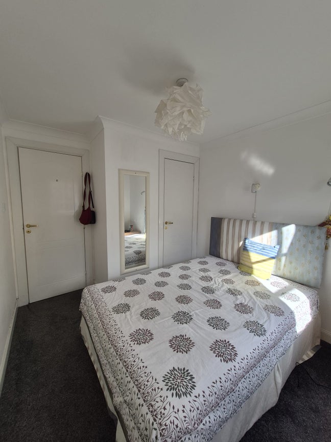 Centrally-located and cosy room in a 2 bed/ 2 bath Main Photo
