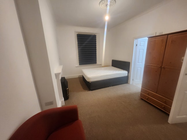 Spare Room Available in Town Centre (Plymouth) Main Photo
