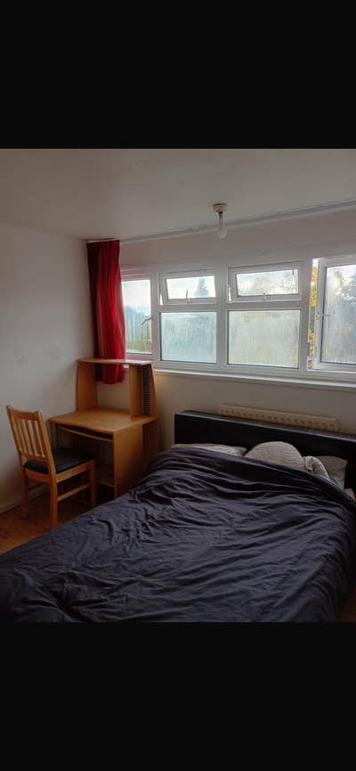 Large double room in shared house Main Photo
