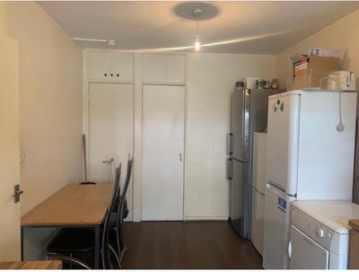 Double Room in E1  Main Photo