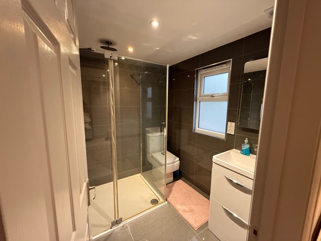 One Double Room Available Main Photo