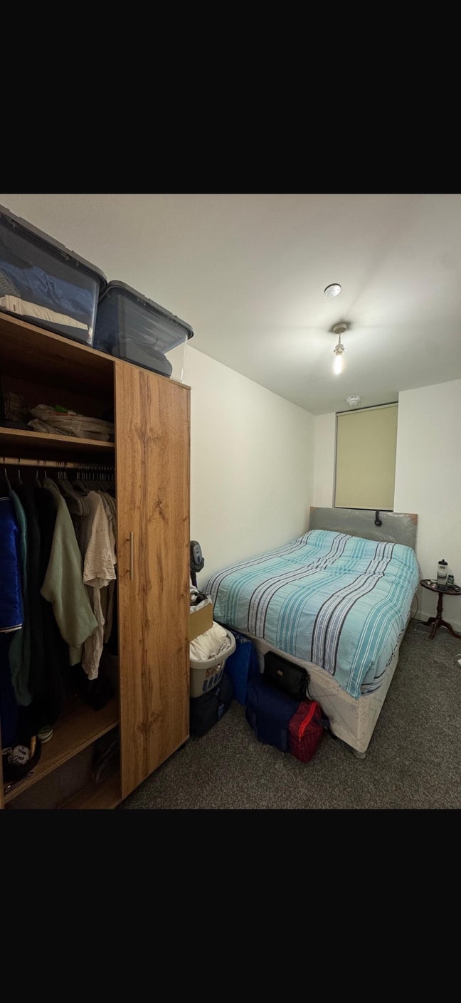 Small double room for Limehouse flat  Main Photo