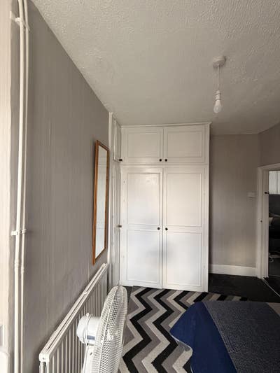 Double bedroom with inbuilt Wardrobe to rent E17 Main Photo