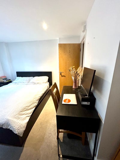 Double room w en-suite on the canal (E8) Main Photo