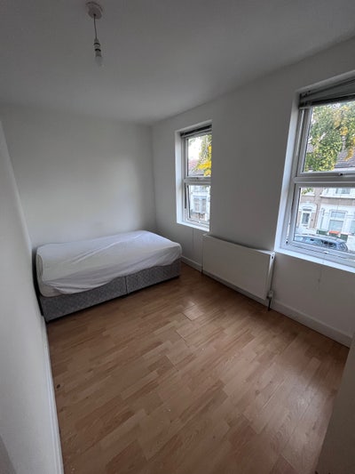 Double  Room in Statford Main Photo