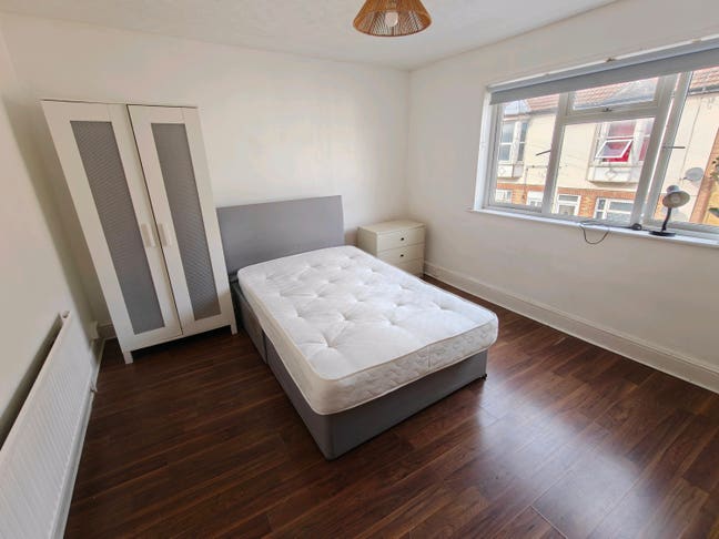 Large double room  Main Photo