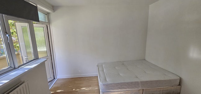 Double room available with Balcony! (Vauxhall) Main Photo