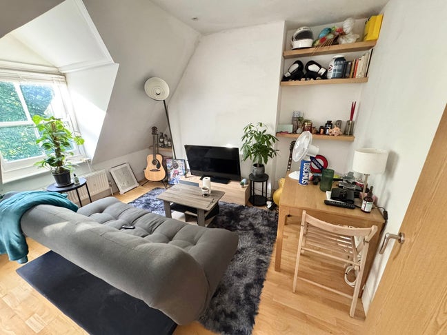 Cosy One-Bedroom Period Conversion* Caledonian Rd Main Photo