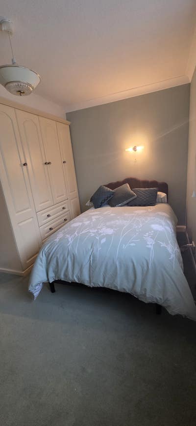 Double bedroom in female household  Main Photo