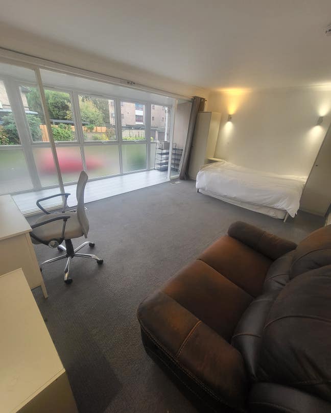 Very Large Double Room All Bills Included Main Photo