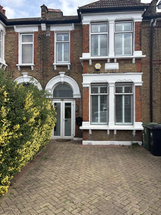 Double room let in suburbs of SE6 Main Photo