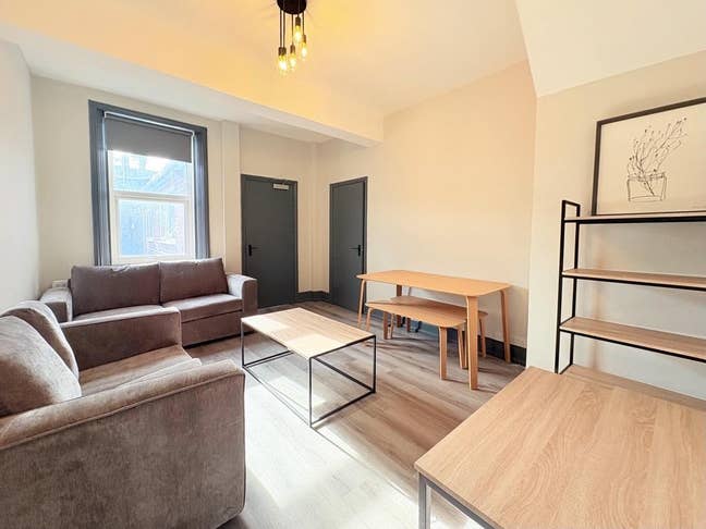 Rooms available for students on Hotspur Street Main Photo