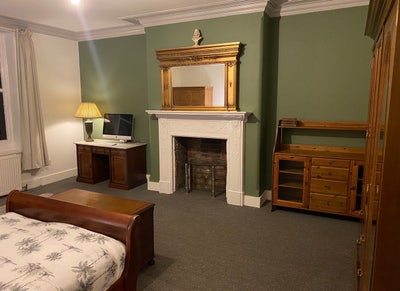 Extra large double room. 5 min walk to centre.  Main Photo