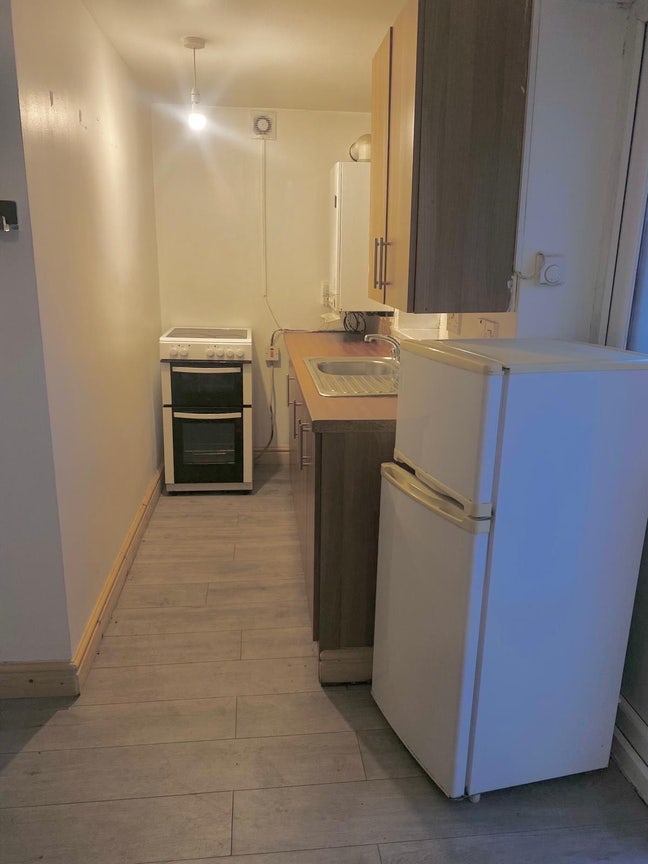 Studio flat for rent Main Photo