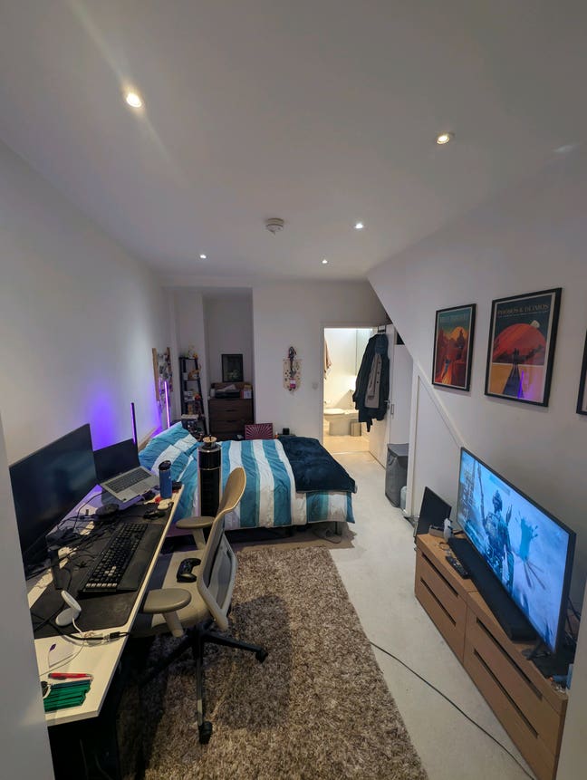 Large Double Ensuite Room |East Village, Stratford Main Photo