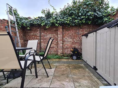 Spacious Fully Furnished Double Room E16 Main Photo