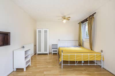Large Room with a Private Garden Main Photo