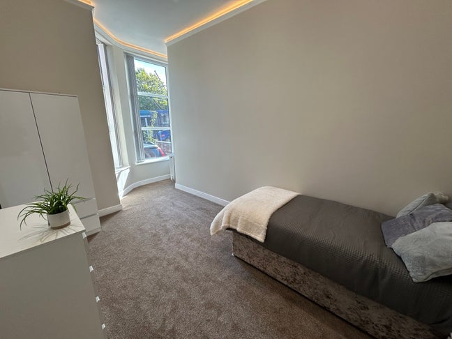 Newly refurbished 6 bed property! Main Photo