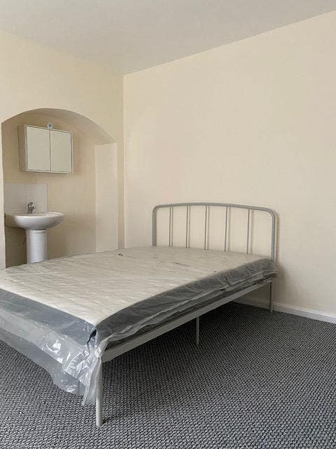 Room to Let in shared house Main Photo