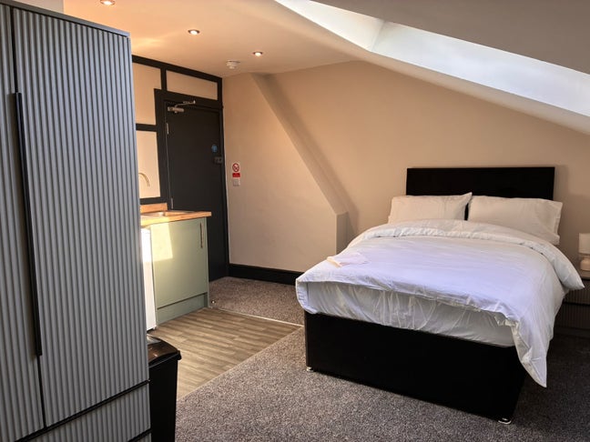 Newly Refurbished Rooms – 5 Min from Eden Project  Main Photo
