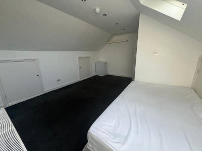 DSS - Studio Flat Available in Addiscombe SE25 Main Photo